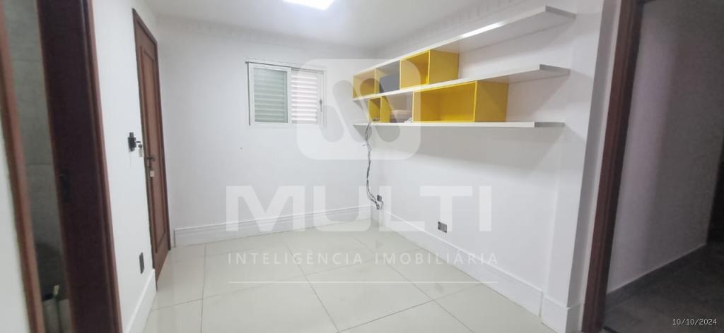 Casa à venda com 3 quartos, 228m² - Foto 8