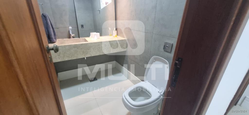 Casa à venda com 3 quartos, 228m² - Foto 9