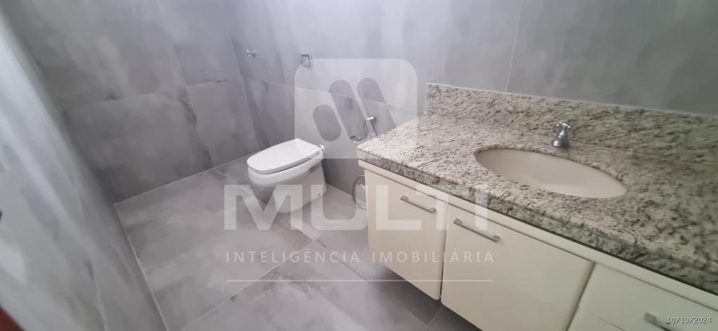Casa à venda com 3 quartos, 228m² - Foto 13