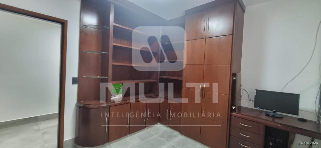 Casa à venda com 3 quartos, 228m² - Foto 15