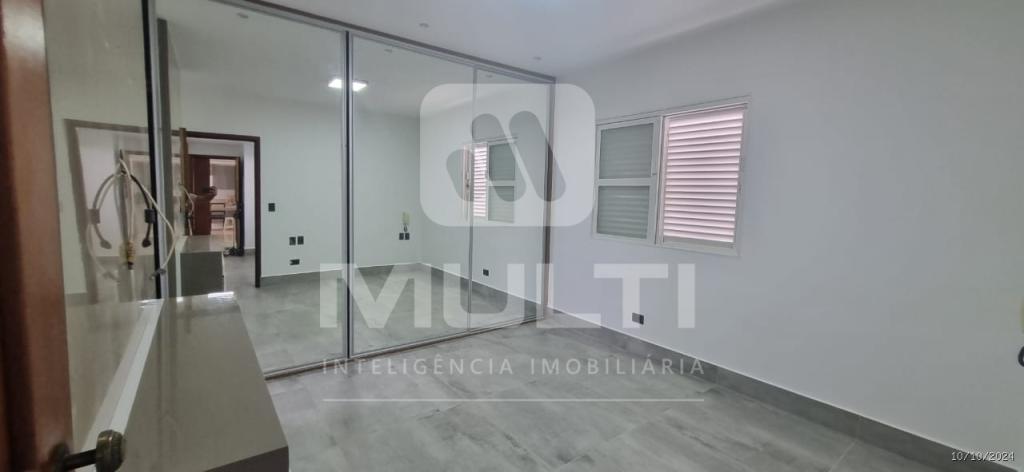 Casa à venda com 3 quartos, 228m² - Foto 17