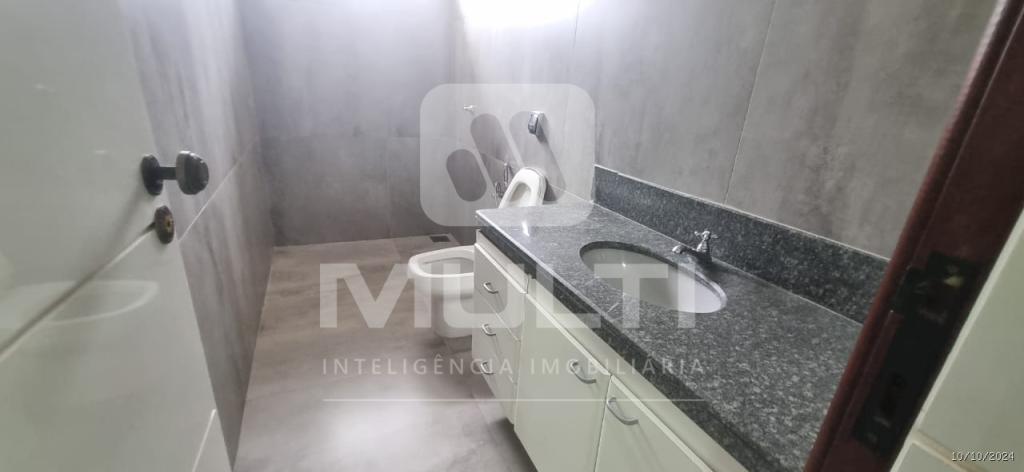 Casa à venda com 3 quartos, 228m² - Foto 18
