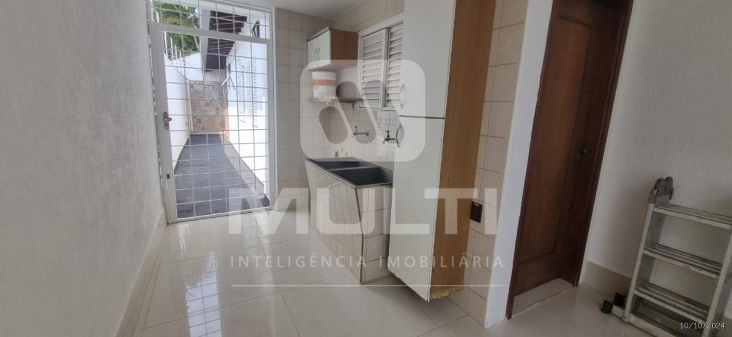 Casa à venda com 3 quartos, 228m² - Foto 20