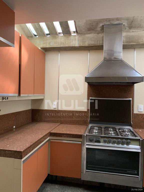 Casa à venda com 3 quartos, 324m² - Foto 1