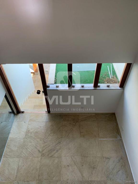 Casa à venda com 3 quartos, 324m² - Foto 4