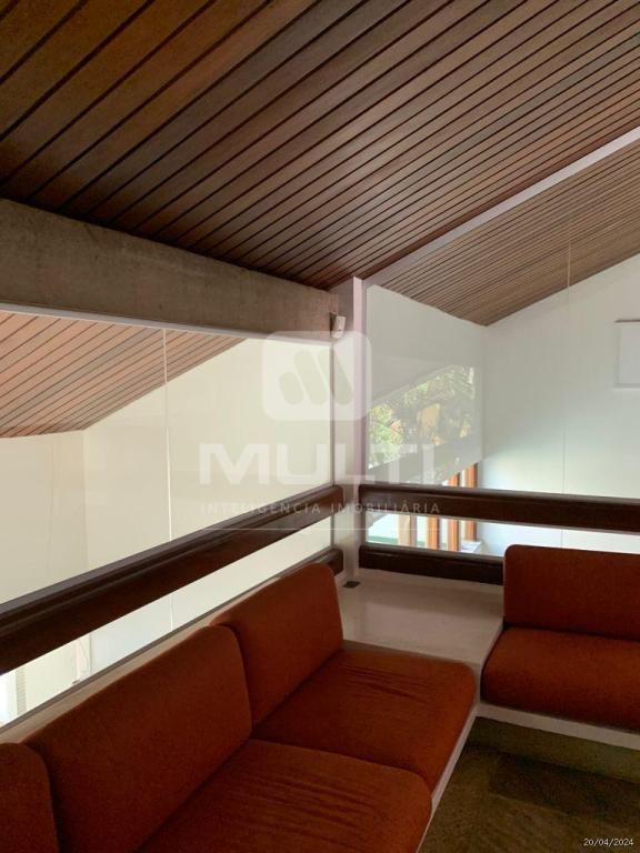 Casa à venda com 3 quartos, 324m² - Foto 8