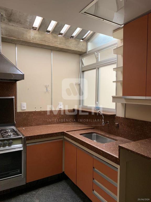 Casa à venda com 3 quartos, 324m² - Foto 13