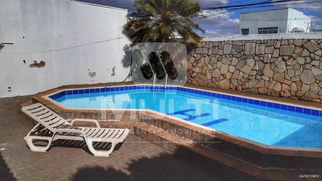 Casa, 4 quartos, 260 m² - Foto 1