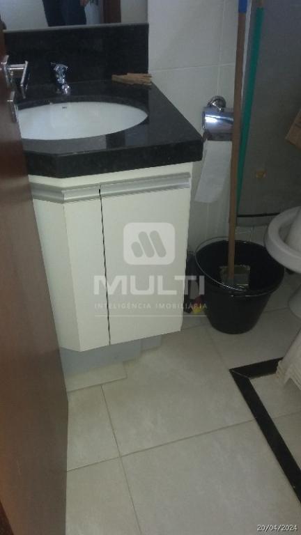 Apartamento à venda com 3 quartos, 185m² - Foto 2