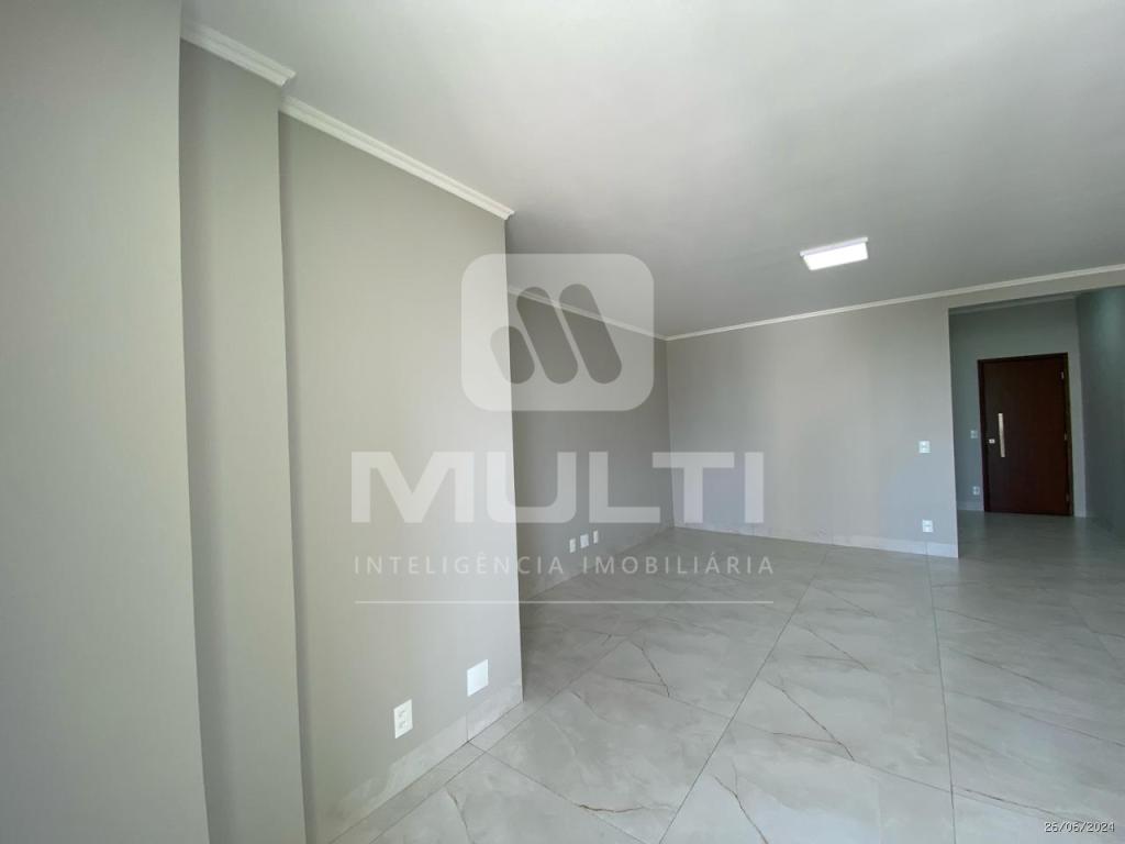 Apartamento à venda com 3 quartos, 105m² - Foto 2