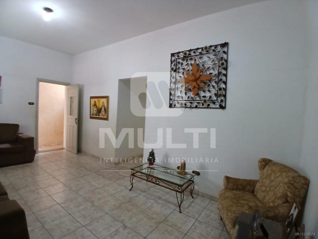 Casa à venda com 3 quartos, 264m² - Foto 1