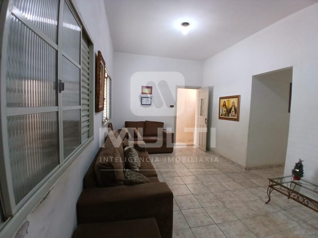Casa à venda com 3 quartos, 264m² - Foto 2