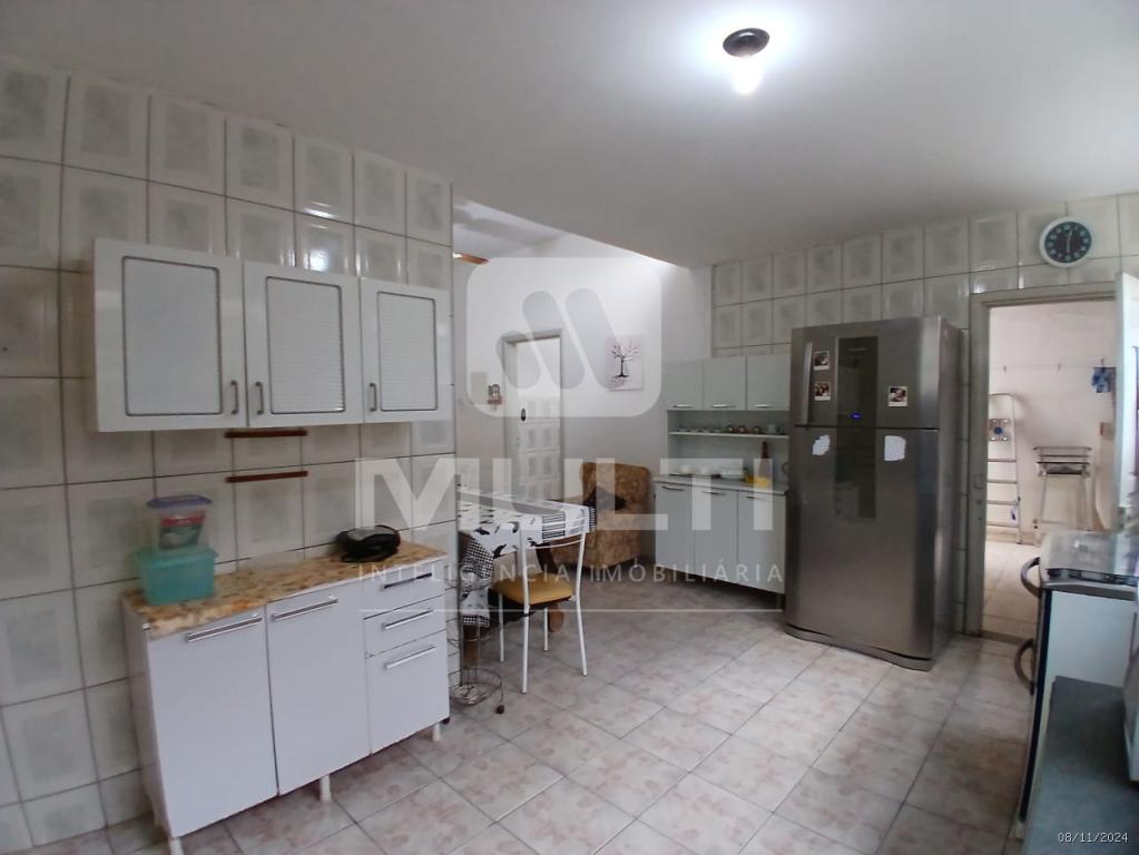 Casa à venda com 3 quartos, 264m² - Foto 19