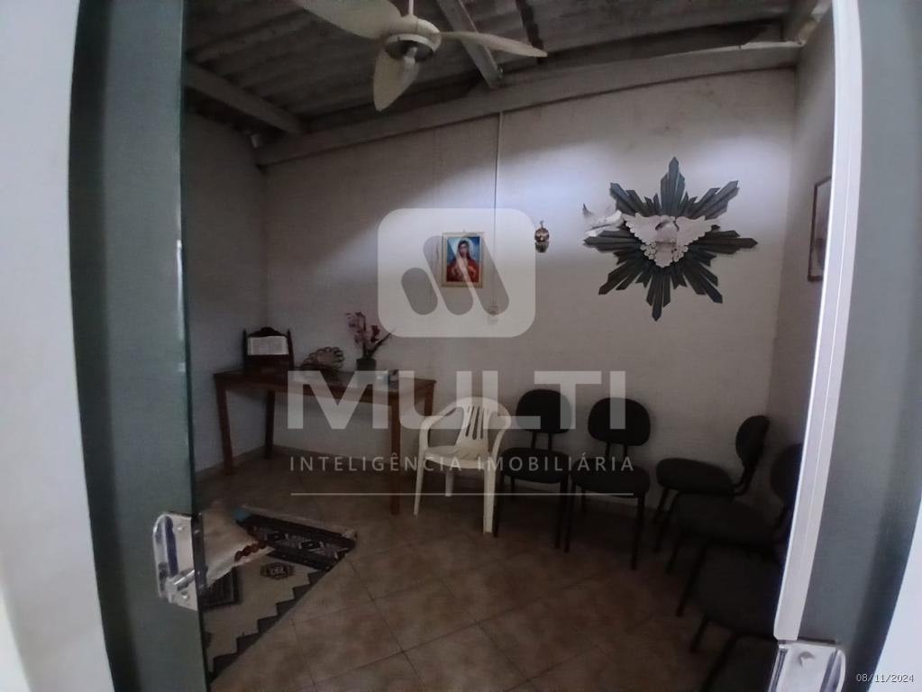 Casa à venda com 3 quartos, 264m² - Foto 32