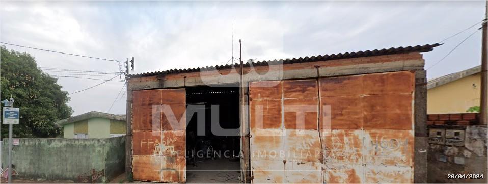 Terreno à venda com 1 quarto, 420m² - Foto 2