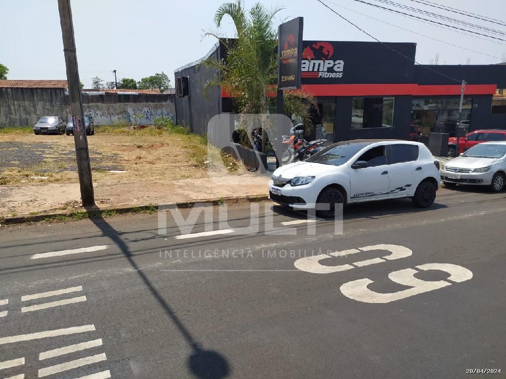 Terreno à venda com 1 quarto, 330m² - Foto 2
