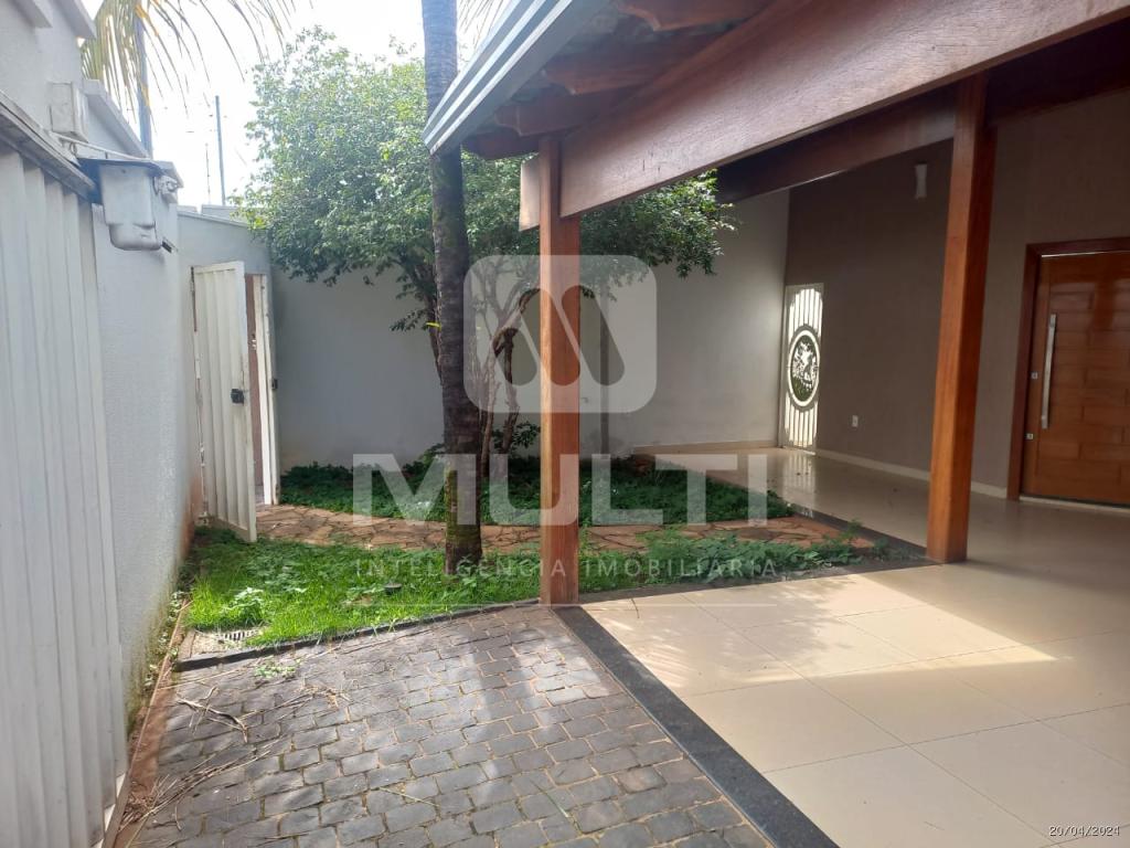 Casa à venda com 5 quartos, 250m² - Foto 3