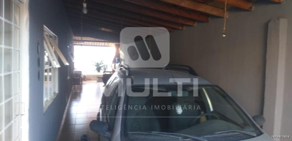 Casa à venda com 3 quartos, 105m² - Foto 1