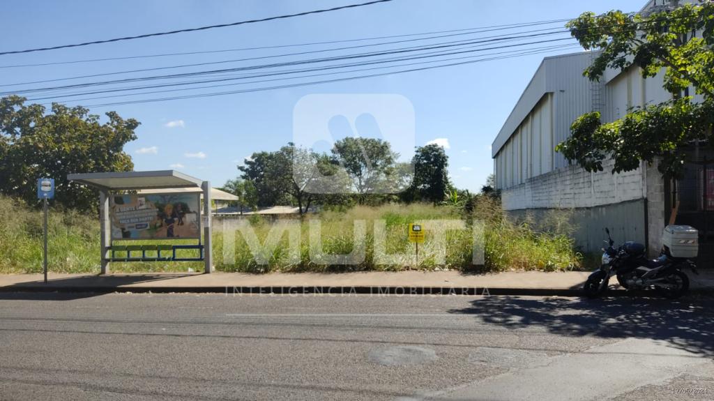 Terreno à venda com 1 quarto, 1310m² - Foto 1
