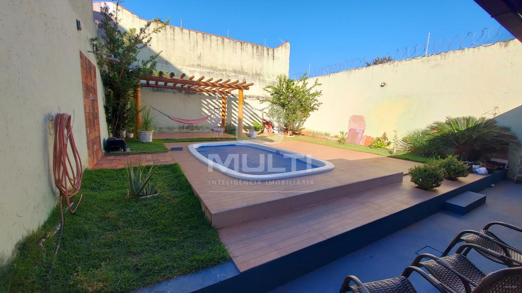 Casa à venda com 3 quartos, 400m² - Foto 1