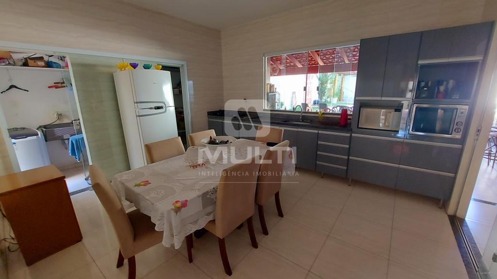 Casa à venda com 3 quartos, 400m² - Foto 4