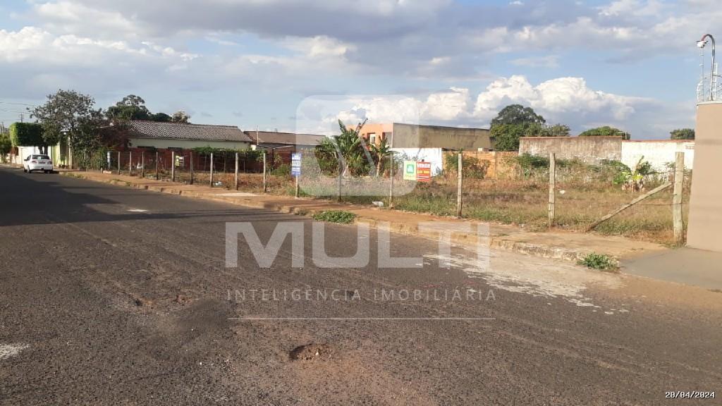 Terreno à venda com 1 quarto, 1750m² - Foto 1