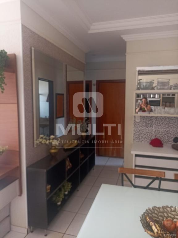 Casa à venda com 3 quartos, 70m² - Foto 1