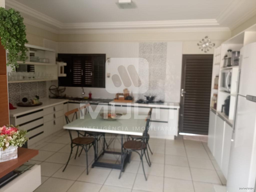Casa à venda com 3 quartos, 70m² - Foto 4