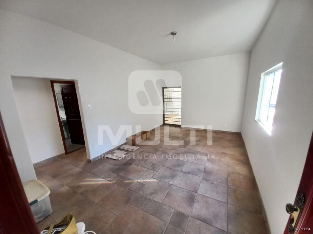 Casa à venda com 3 quartos, 219m² - Foto 2