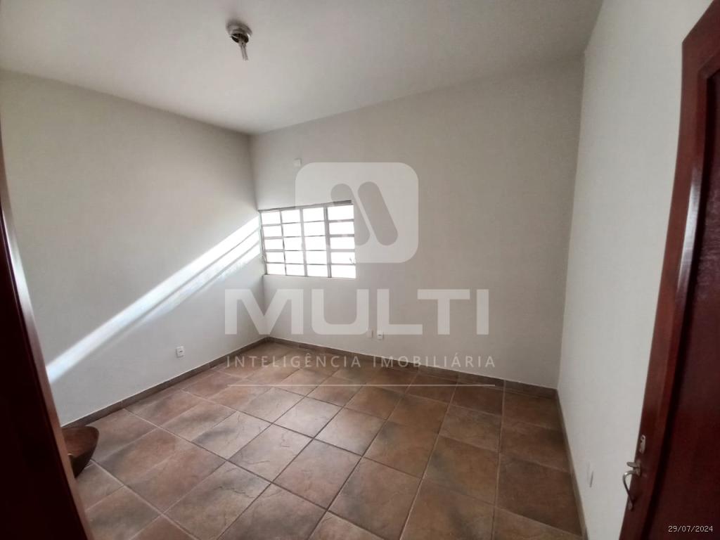Casa à venda com 3 quartos, 219m² - Foto 3