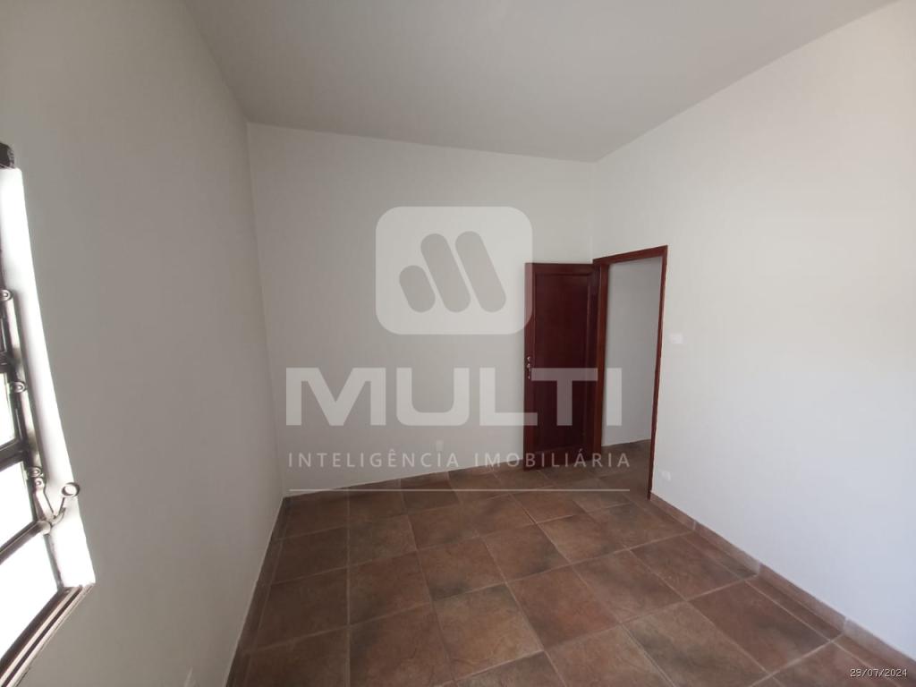 Casa à venda com 3 quartos, 219m² - Foto 4