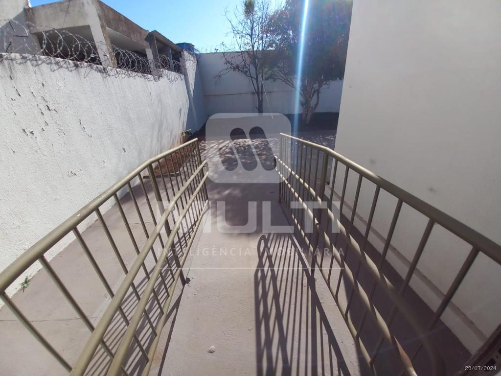Casa à venda com 3 quartos, 219m² - Foto 13