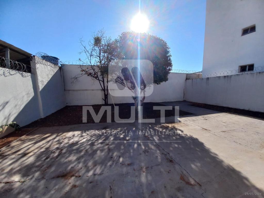 Casa à venda com 3 quartos, 219m² - Foto 14