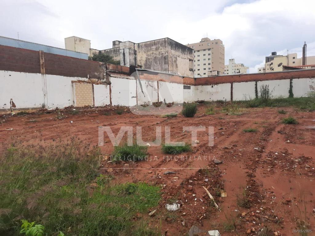 Terreno à venda com 1 quarto, 595m² - Foto 4
