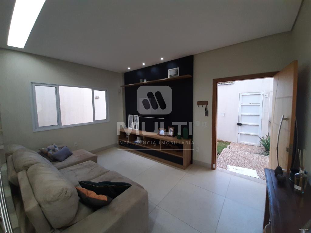 Casa à venda com 3 quartos, 235m² - Foto 2