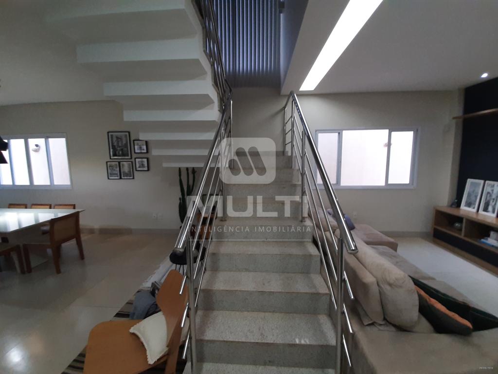 Casa à venda com 3 quartos, 235m² - Foto 3