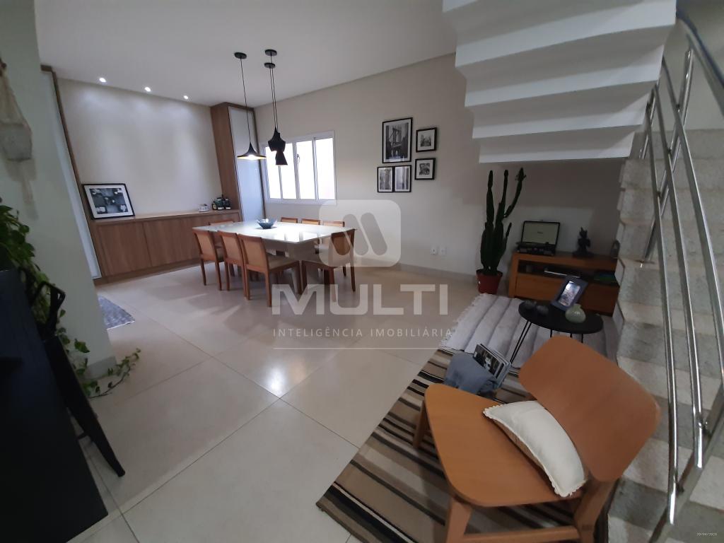 Casa à venda com 3 quartos, 235m² - Foto 4