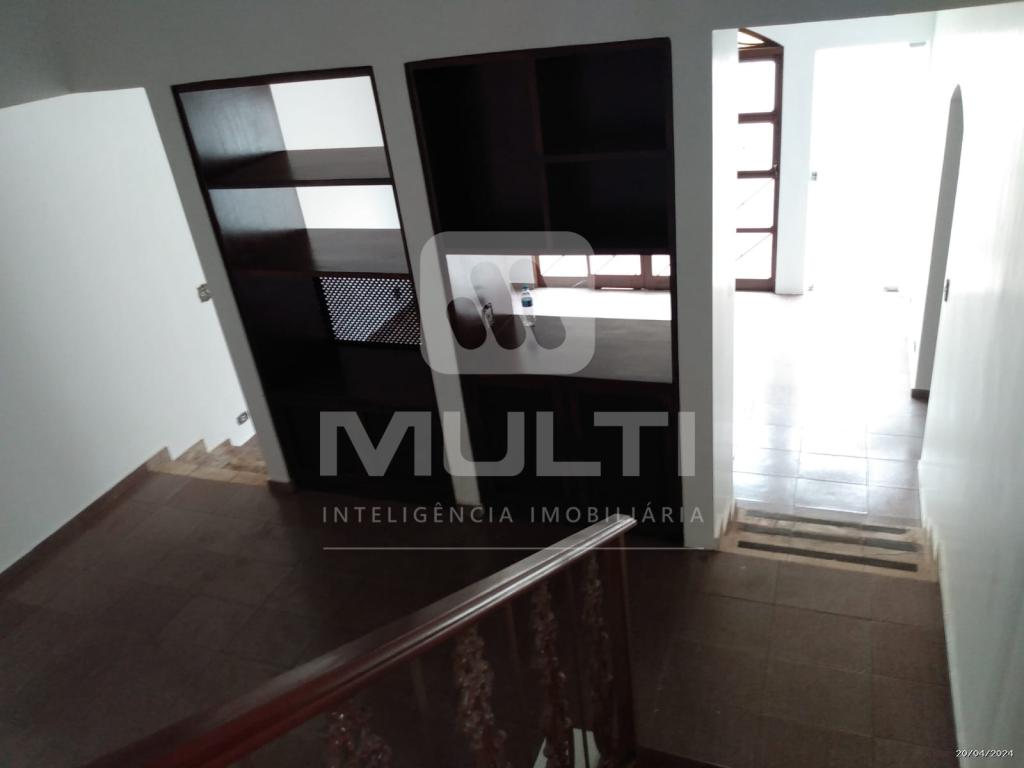 Casa à venda com 3 quartos, 298m² - Foto 2
