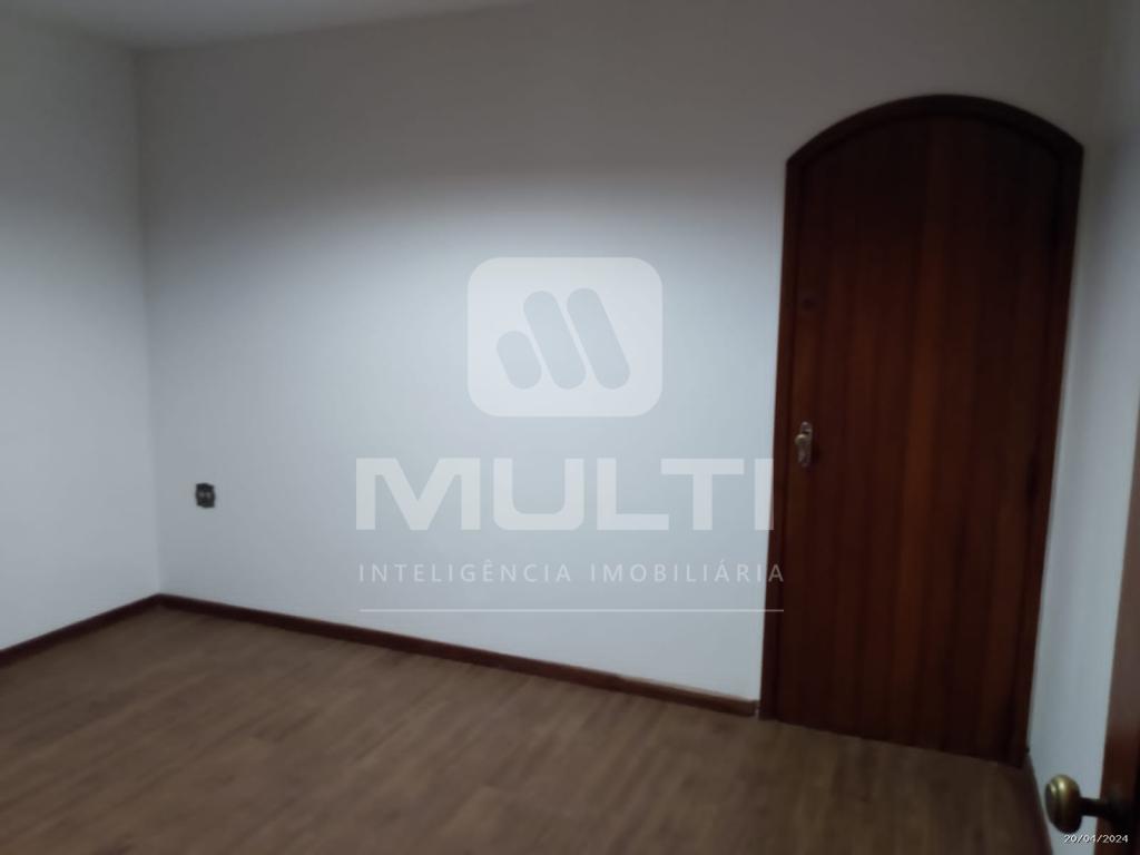 Casa à venda com 3 quartos, 298m² - Foto 4