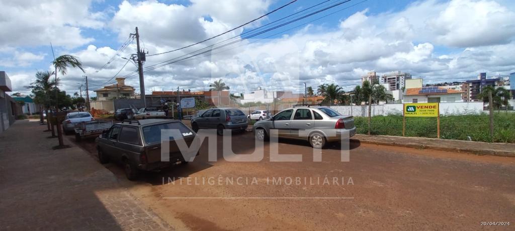 Terreno à venda com 1 quarto, 420m² - Foto 1