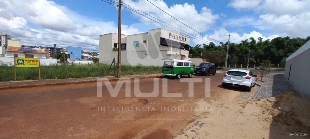 Terreno à venda com 1 quarto, 420m² - Foto 2