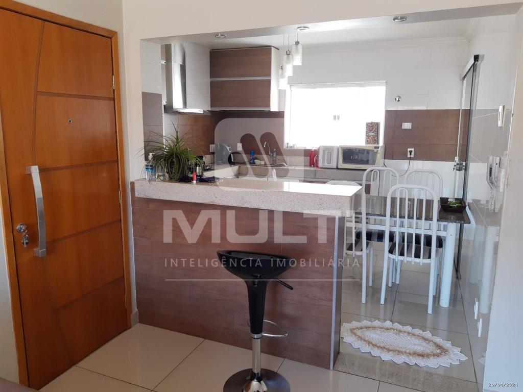 Apartamento à venda com 3 quartos, 84m² - Foto 2
