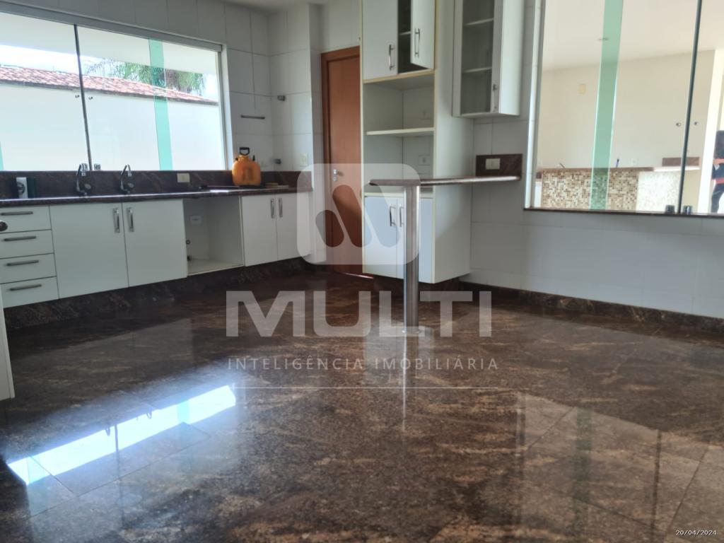 Casa à venda com 5 quartos, 411m² - Foto 22