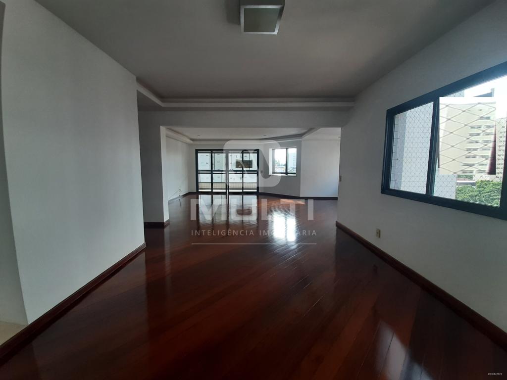 Apartamento à venda com 4 quartos, 200m² - Foto 1