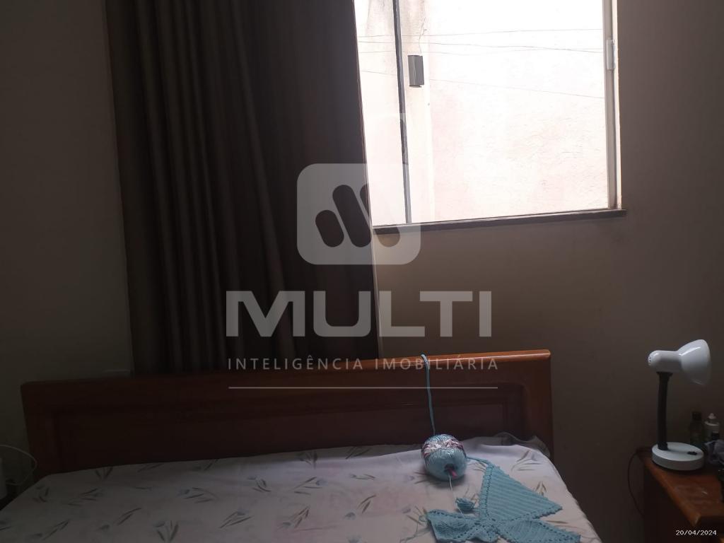 Casa à venda com 3 quartos, 109m² - Foto 2