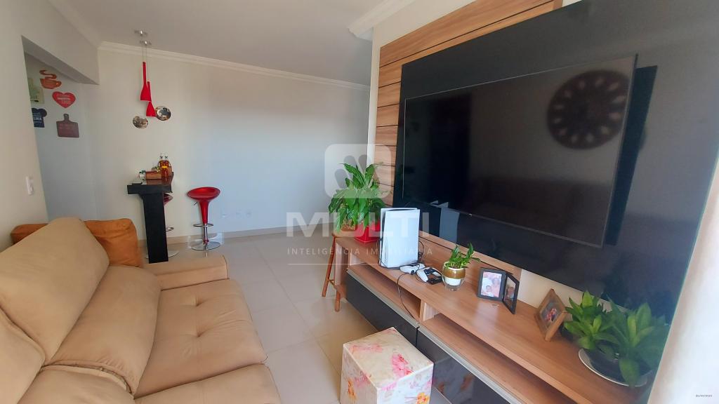 Apartamento à venda com 2 quartos, 72m² - Foto 3