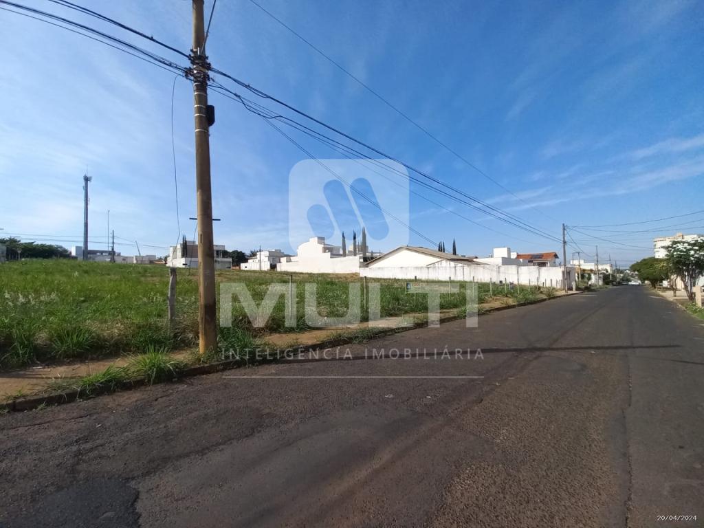 Terreno à venda com 1 quarto, 444m² - Foto 1