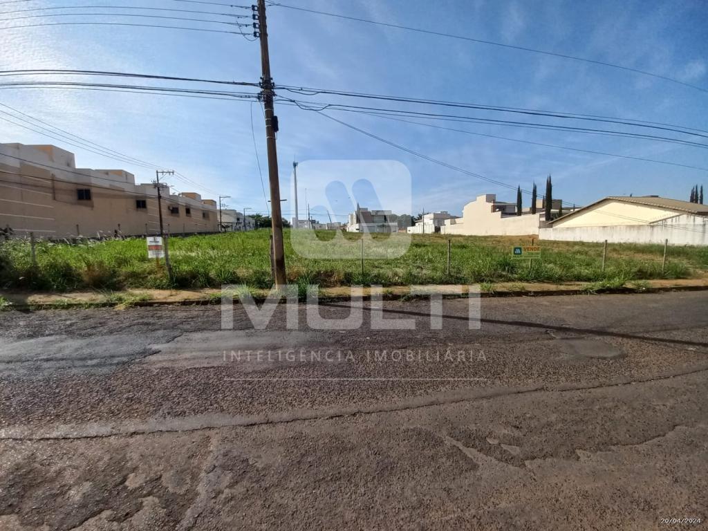 Terreno à venda com 1 quarto, 444m² - Foto 2