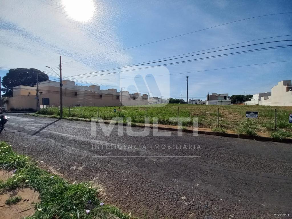 Terreno à venda com 1 quarto, 444m² - Foto 3