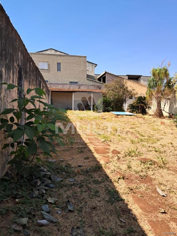 Terreno à venda com 1 quarto, 360m² - Foto 1